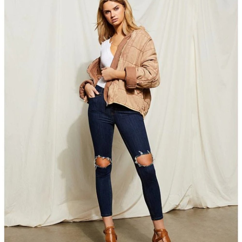 NWT Free People Busted Skinny Jeans in Indigo